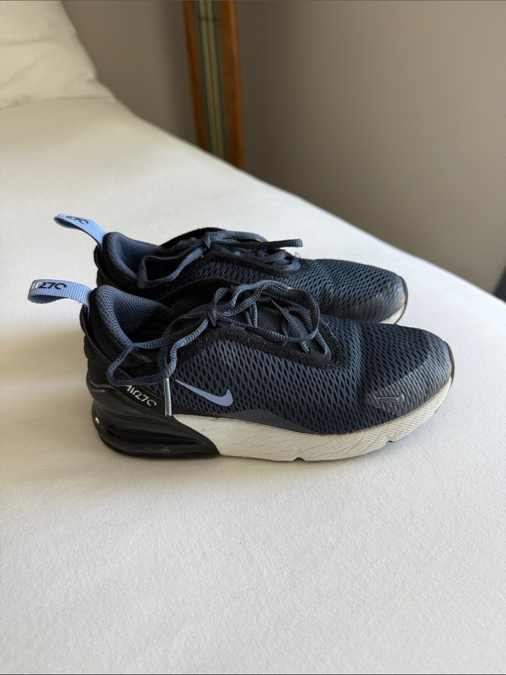 Nike Kids Navy and White Air Max 270 Lightweight Sneakers